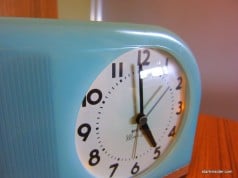 Analog alarm clock