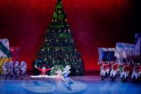 Act I; scene 3 (A Curious Combat) from Dennis Nahat's THE NUTCRACKER.