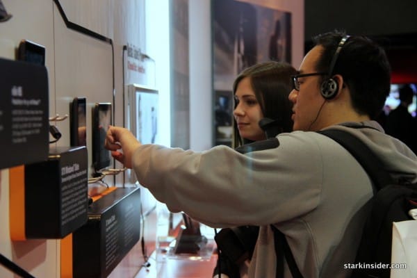 Veronica Belmont films a segment at Viliv booth.