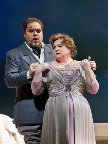 Mark Delavan (Wotan) and Elizabeth Bishop (Fricka).