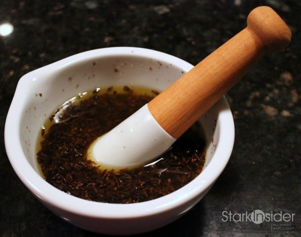 Maceration of the lavender flowers with mortar and pestle. I use jojoba oil.