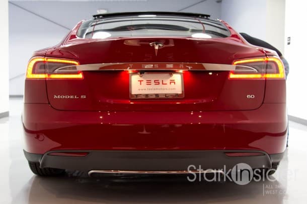 Tesla S Sedan - Red