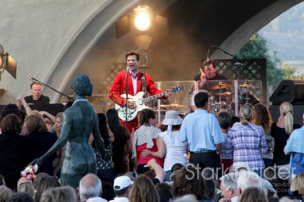 Chris Isaak seduces the Muse 