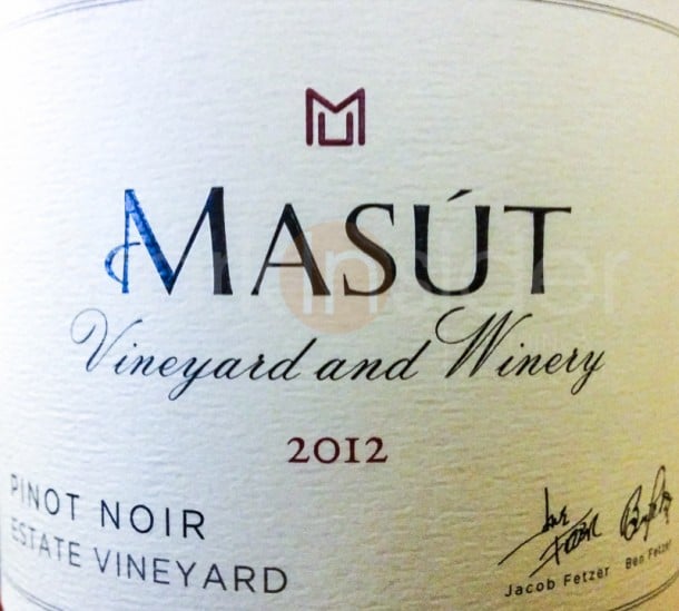 Masut-Pinot-2011-Wine-Review-Label-stark-insider