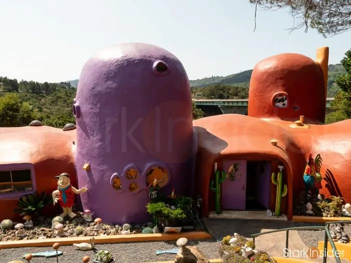 Flintstone House: Front yard entrance