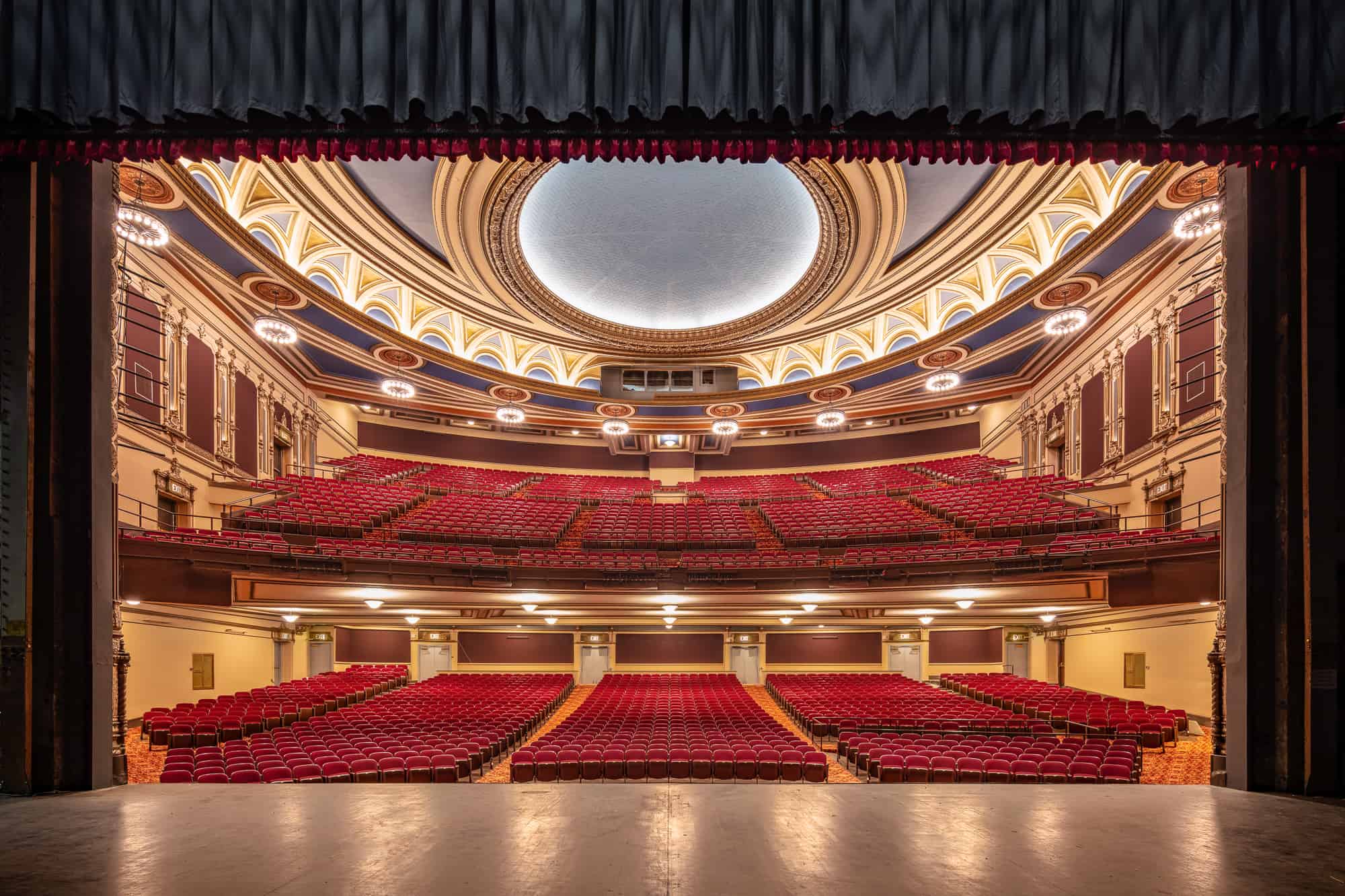 Act theatre. Оперный театр в Сан Франциско. Концертный зал Сан Франциско. UC Theatre Сан Франциско. Golden Theatre Бродвей.