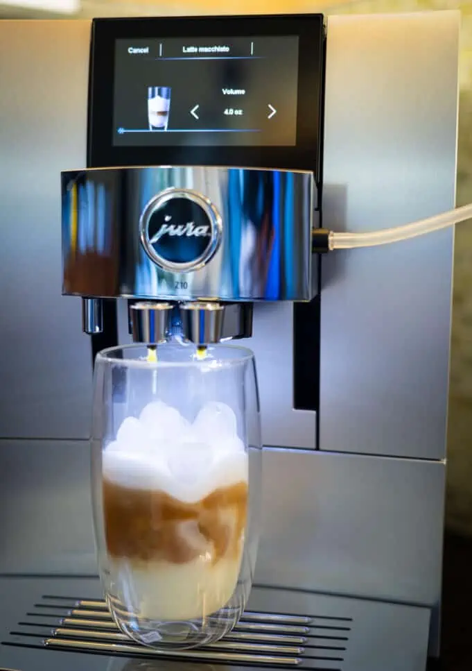 La cafetera Jura Z10 para especialidades de café hot & cold - Talk Vending