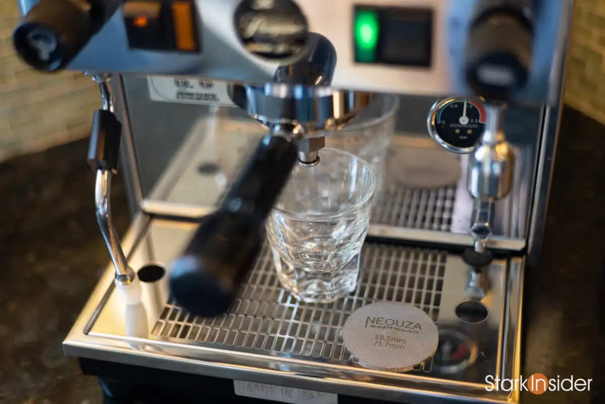 Testing a espresso puck espresso on a semi-automatic espresso machine