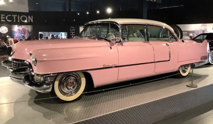 Memphis - Elvis pink Cadillac