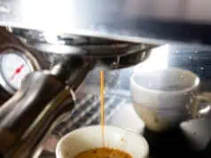 Pulling the perfect 25-second espresso shot with balanced extraction