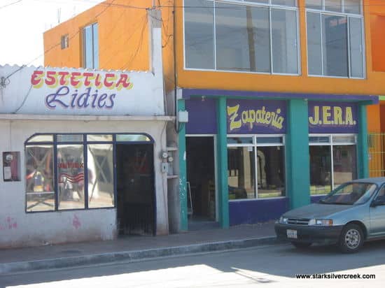 Storefronts-of-Loreto-12